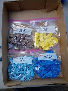 lot 38 image: Assorted Wire Connectors in Four Colors - 250 Piece Lot
