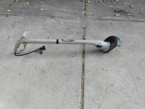 lot 87 image: Electric Grass Trimmer with Cord