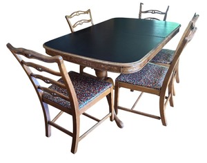 lot 18R image: Vintage Dining Table with 5 Chairs and Leaves