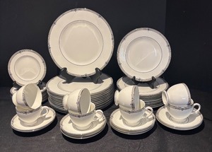 lot 38R image: K - Vintage Wedgwood Amherst Bone China Dinnerware