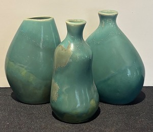 lot 64R image: L - Set of 3 Vintage Teal Ceramic Vases