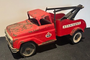 lot 70R image: L - Vintage Standard Metal Toy Tow Truck
