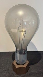 lot 71R image: L - Vintage Oversized Lightbulb Decor