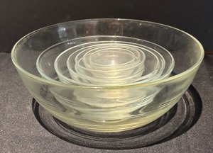 lot 76R image: L -Vintage Duralex Glass Nesting Mixing Bowl Set