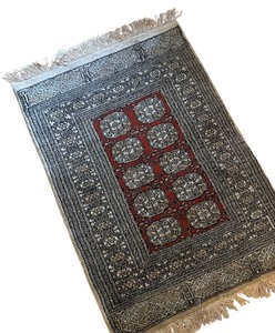 lot 103R image: K - Vintage Asian Style Rug