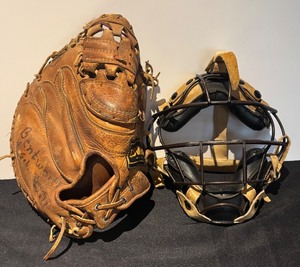 lot 106R image: Vintage Wilson Catchers Mitt with Catchers Mask