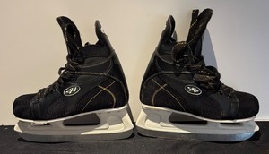 lot 246R image: K - Pair of Hespeler GPS 350 Senior Ice Hockey Skates Size 8