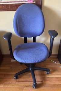 lot 312R image: U - Adjustable Office Chair