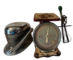 lot 51C image: K - Vintage Kitchen Scale and Hand Egg Beater Set