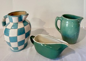 lot 126C image: K - Set of 3 Vintage Ceramic Pitchers and Gravy Boat