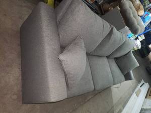 lot 7 image: Flexsteel Donovan fabric grey sofa
