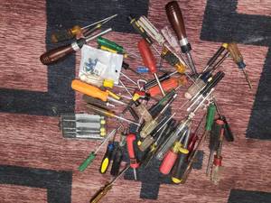 lot 31 image: Screwdrivers