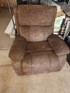 lot 51 image: Manual recliner
