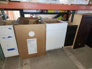 lot 52 image: Cabinets