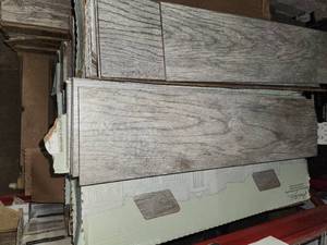 lot 59 image: 15 boxes dapple grey tile