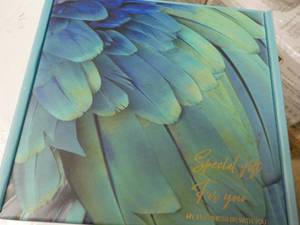 lot 25 image: Gift Set...