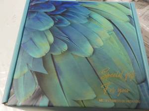 lot 26 image: Gift Set...