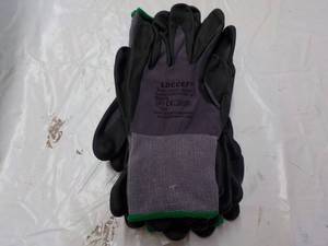 lot 131 image: 6 pair Loccet Work Gloves...