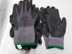 lot 132 image: 6 pair Loccet Work Gloves...