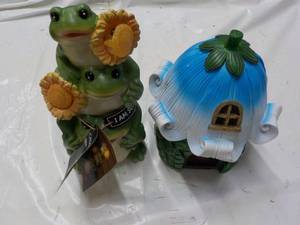 lot 193 image: Casalux Frog and Mushroom Dcor...
