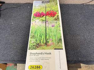 lot 19 image: Belavi Shepards Hook