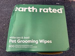 lot 56 image: 400 Earth Rated Pet Groomign Wipes