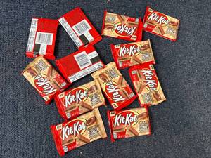 lot 218 image: 12 Kit Kat Bars
