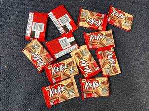 lot 219 image: 12 Kit Kat Bars