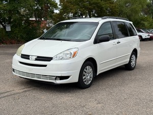 lot 9 image: 2004 TOYOTA SIENNA CE 7 PASSENGER (NO RESERVE)