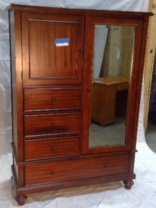 lot 7 image: Wardrobe w Mirror