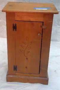lot 9 image: Wooden Cabinet