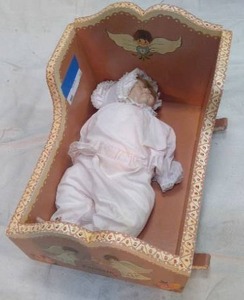 lot 11 image: Small Doll Bassnet