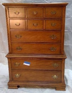 lot 27 image: Chest of Drawers
