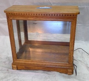 lot 34 image: Small Display case