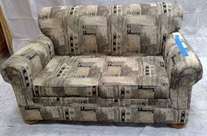 lot 91 image: Loveseat