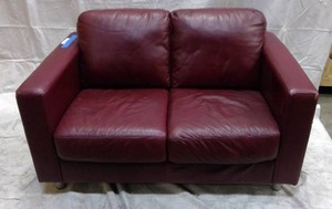 lot 93 image: Loveseat