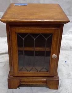 lot 28 image: Small Cabinet