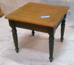lot 12 image: End Table
