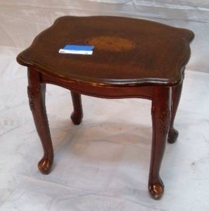 lot 16 image: Small Table