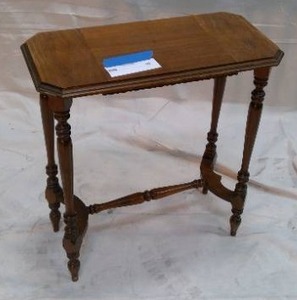 lot 20 image: Small End Table
