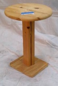 lot 24 image: Small wooden table