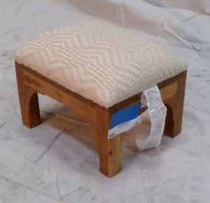 lot 26 image: Small paded foot rest