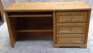 lot 86 image: Light Brown Desk