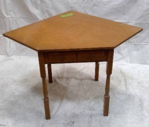 lot 108 image: Corner Desk