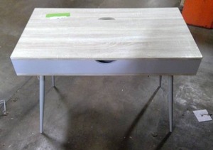 lot 89 image: Desk