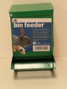 lot 51 image: PREVUE METAL BIN FEEDER