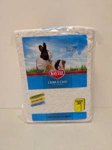 lot 52 image: KAYTEE CLEAN & COZY SMALL PET BEDDING