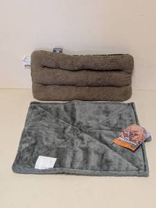 lot 73 image: (2) WARMING PET MATS