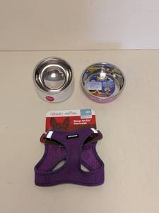 lot 76 image: (3) ASSORTED DOG ITEMS (2 BOWLS, 1 HARNESS)