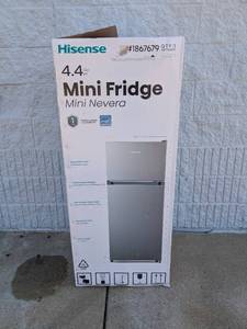 lot 87 image: NEW HISENSE 4.4 CU FT MINI FRIDGE